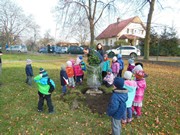 Výsadba u MŠ 2015 - sponzorováno firmou PAJR s.r.o.Vlkava